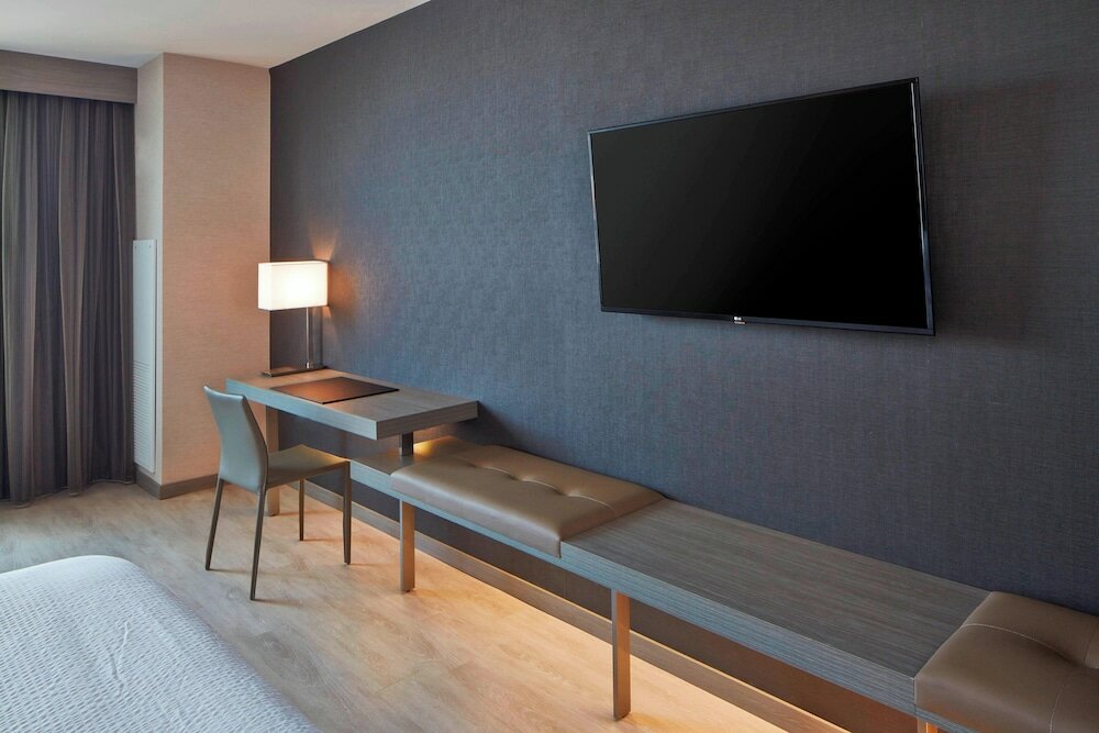 Фото Ac Hotel Des Moines East Village