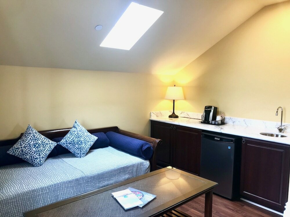 Фото West Cliff Inn - A Four Sisters Inn