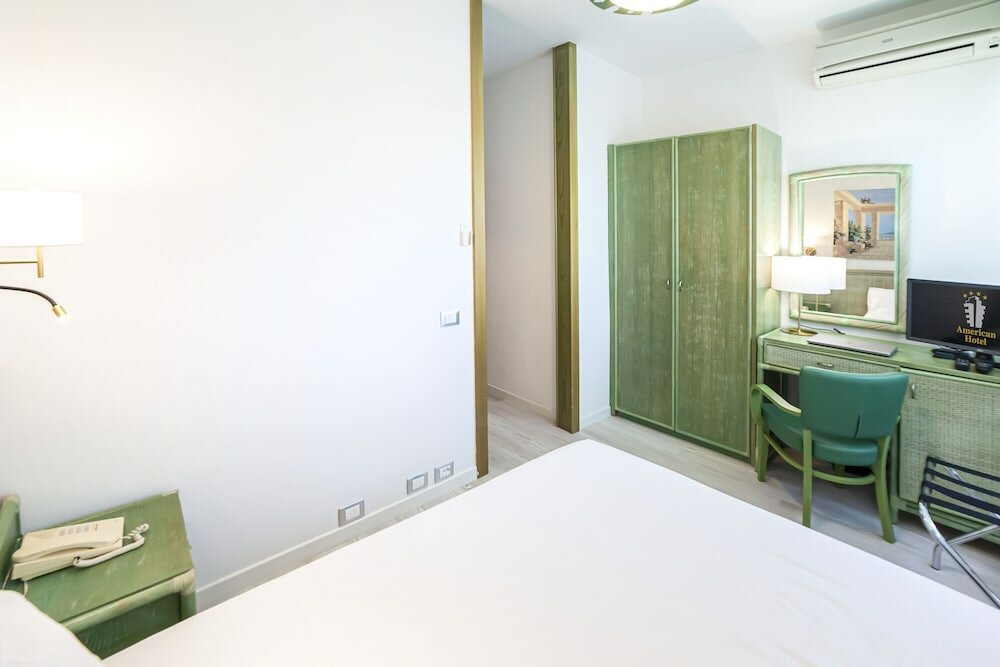 Фото American Hotel