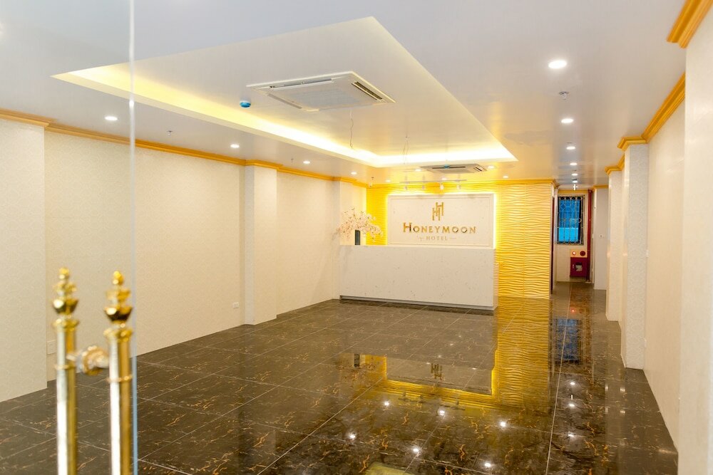 Фото Honeymoon Hotel & Apartment