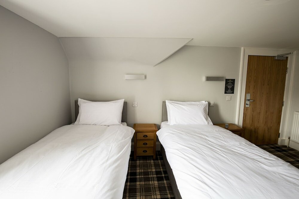 Фото Crown Court Hotel & Bar