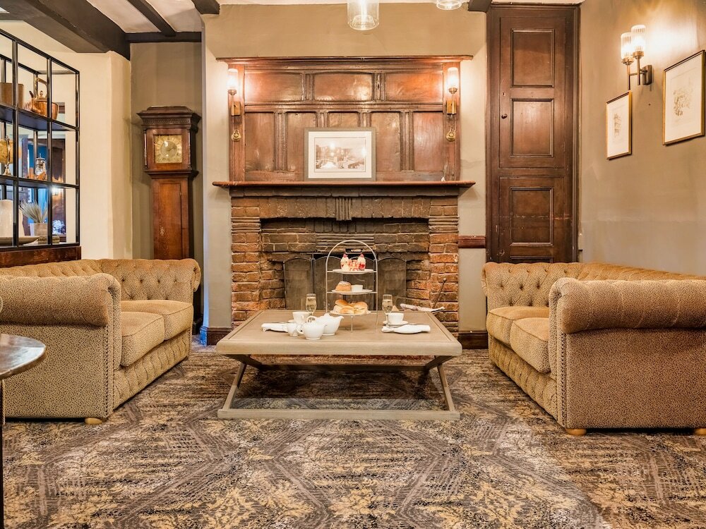 Фото The Feathers Hotel