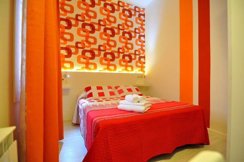 Фото Far Home Plaza Mayor Hostel