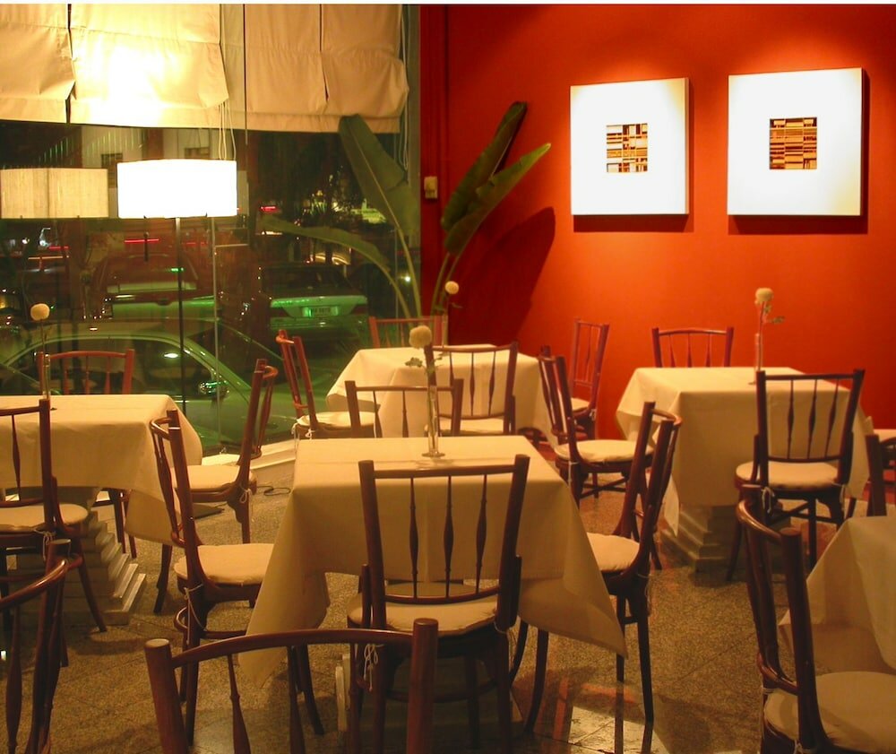 Фото The Travellers Hotel