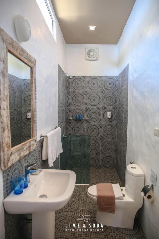 Фото Lime & Soda Beachfront Resort