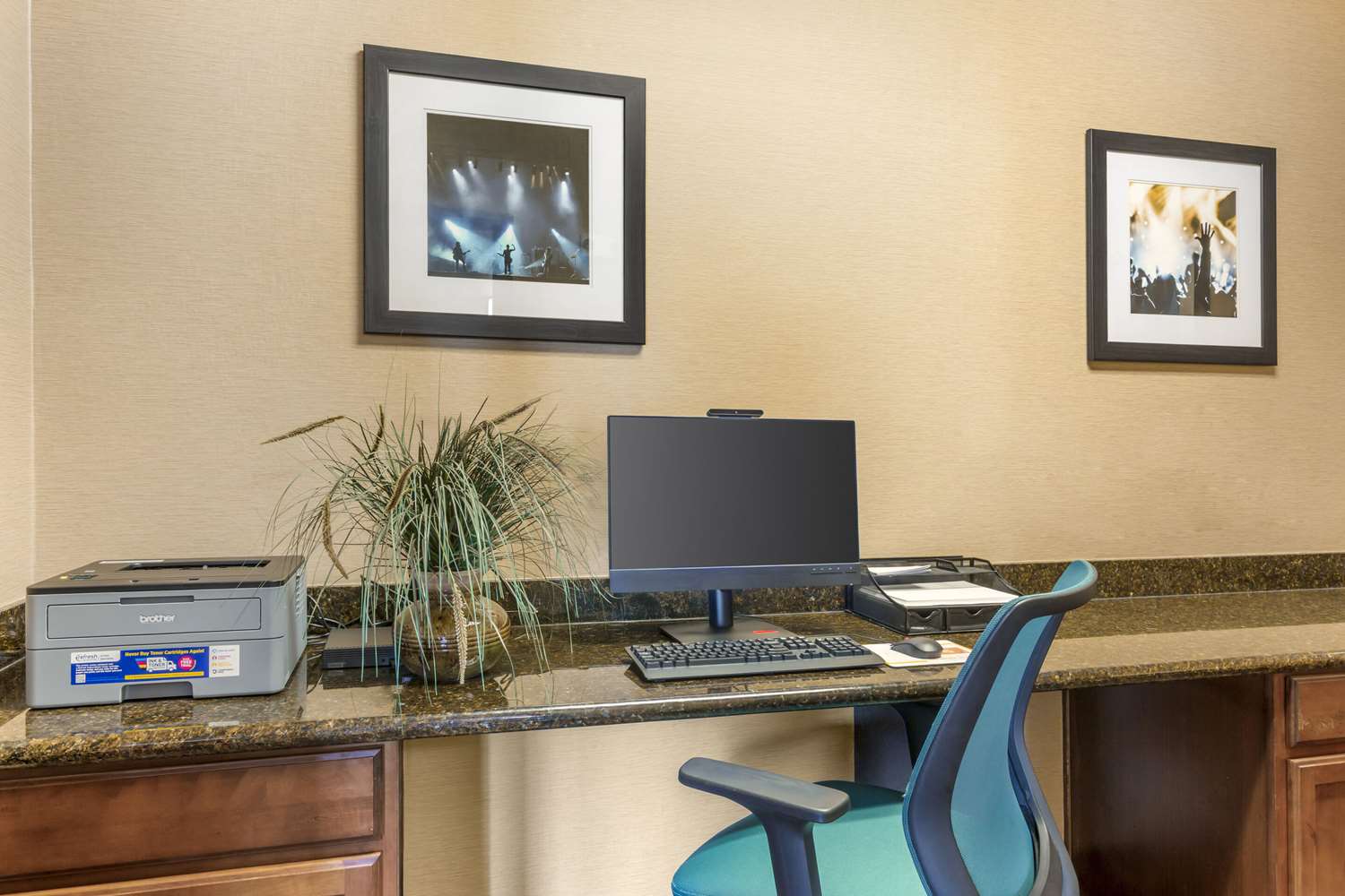 Фото Comfort Suites Glendale - State Farm Stadium Area