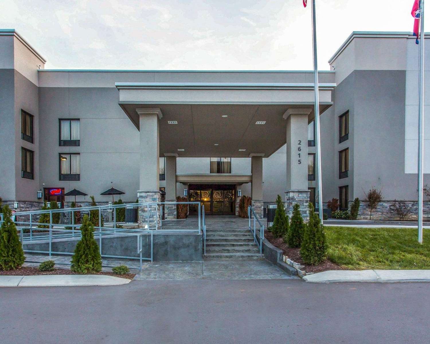 Фото Quality Suites Nashville Airport