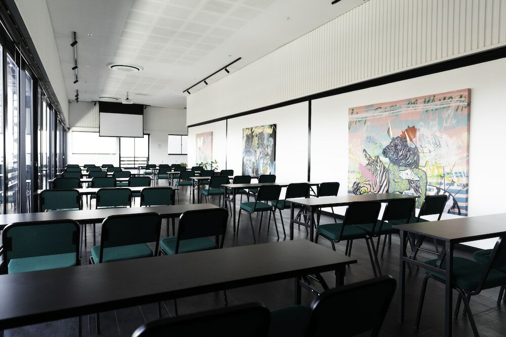 Фото Hallmark Hotel