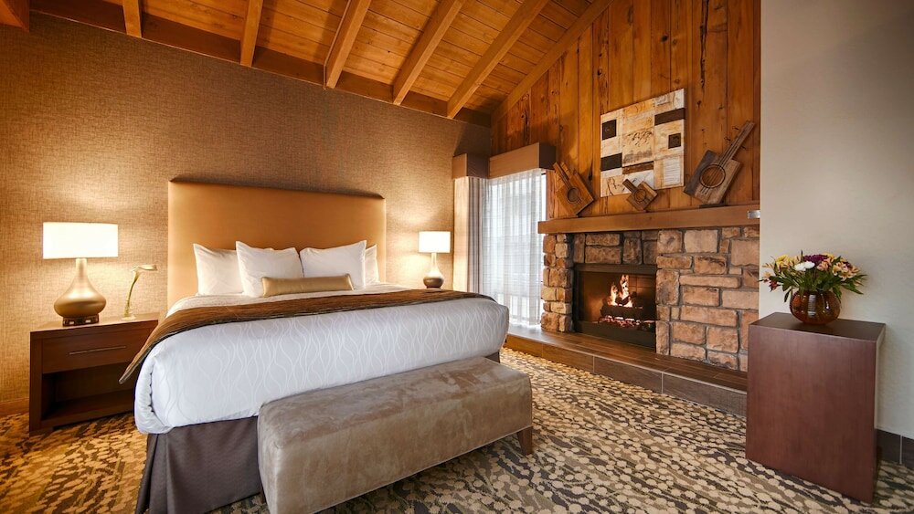 Фото Best Western The Inn & Suites Pacific Grove