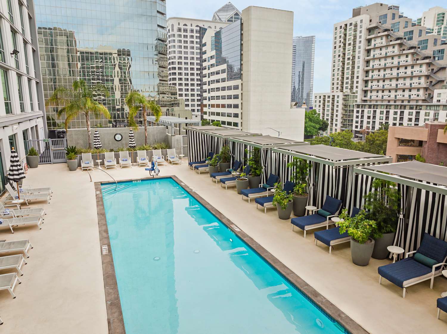 Фото Carte Hotel San Diego Downtown, Curio Collection by Hilton