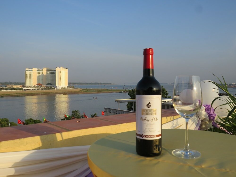 Фото Ohana Phnom Penh Palace Hotel