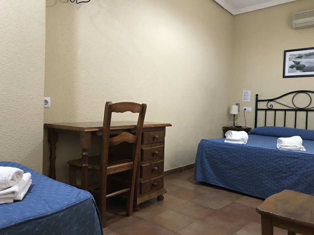 Фото Hostal El Pilar