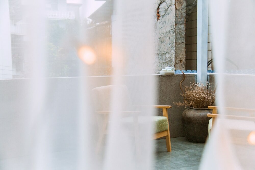 Фото Listening To The Rain Hall Inn