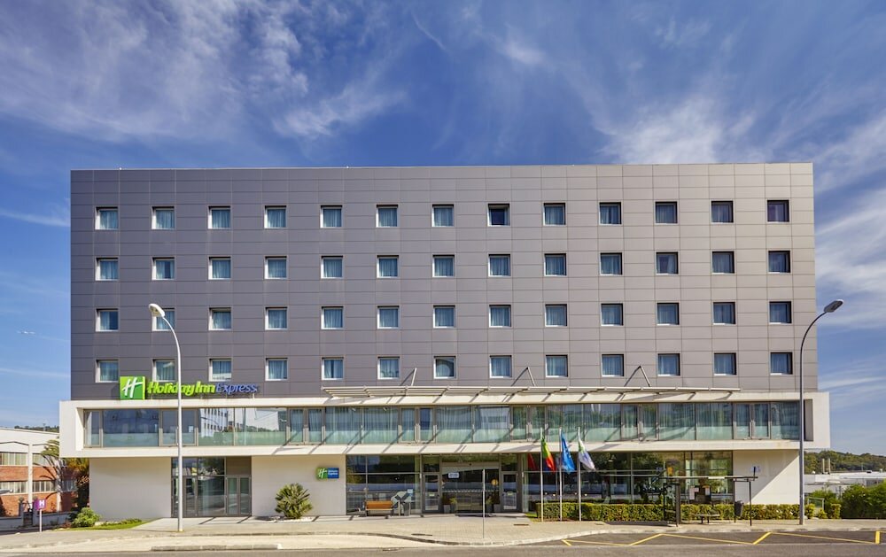 Фото Holiday Inn Express Lisbon Alfragide, an Ihg Hotel