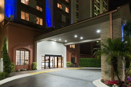Гостиница Holiday Inn Express & Suites Nearest Universal Orlando, an Ihg Hotel в Окои