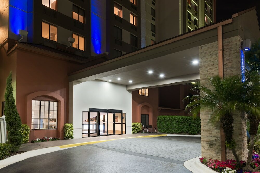 Фото Holiday Inn Express & Suites Nearest Universal Orlando, an Ihg Hotel