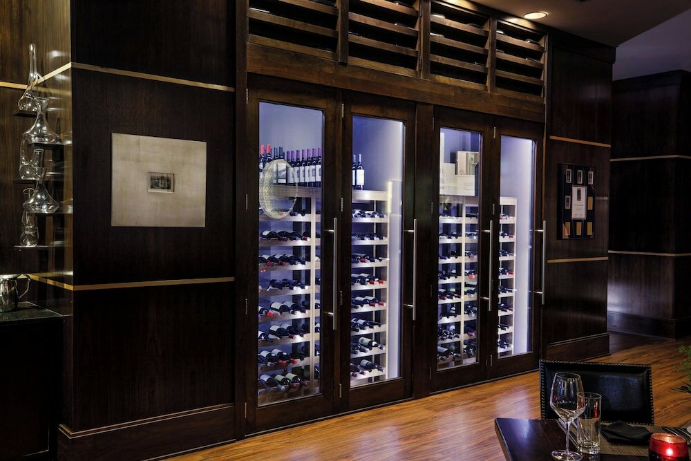 Фото Ambassador Hotel Wichita, Autograph Collection