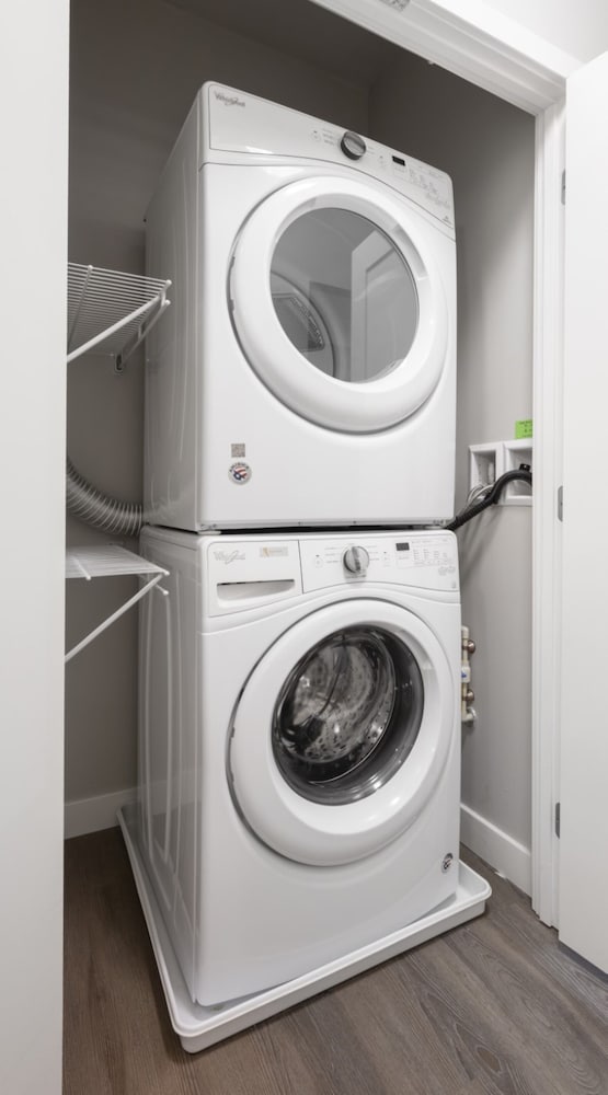 Фото Global Luxury Suites East Boston