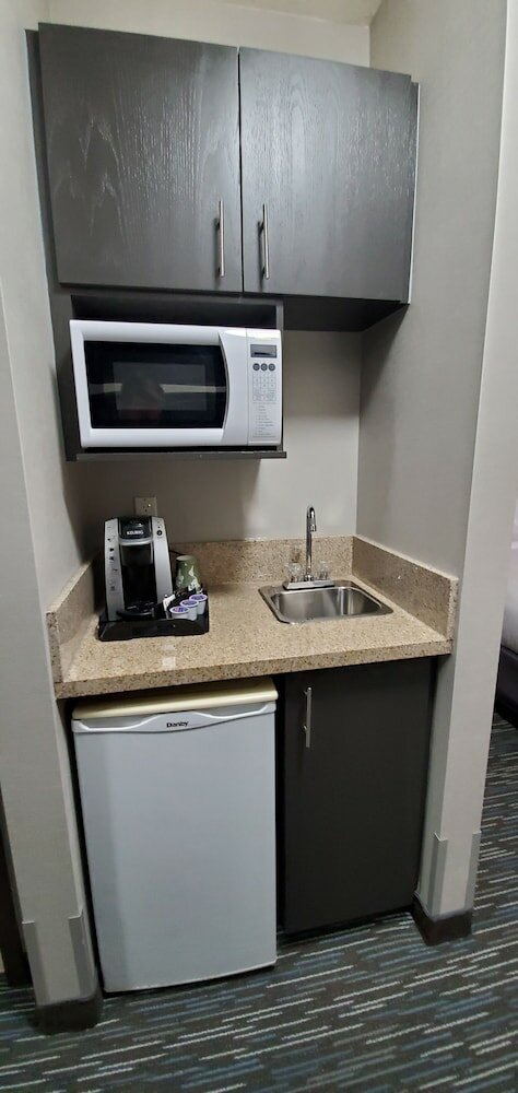 Фото Wingate by Wyndham Lethbridge