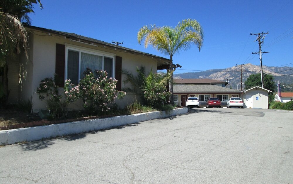 Фото Town and Country Inn