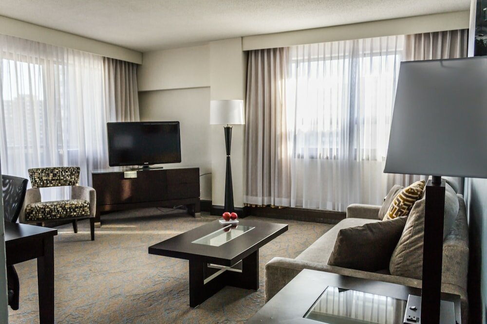 Фото Ottawa Embassy Hotel & Suites