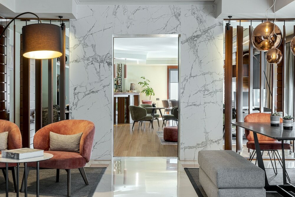 Фото Blazer Suites Hotel