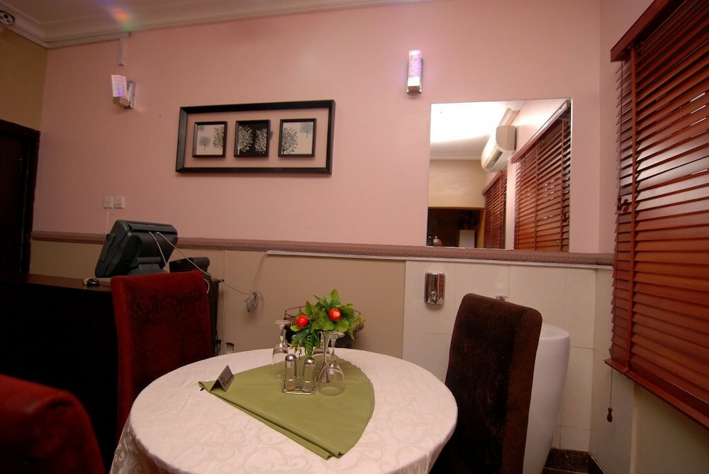 Фото Trafford Hotel