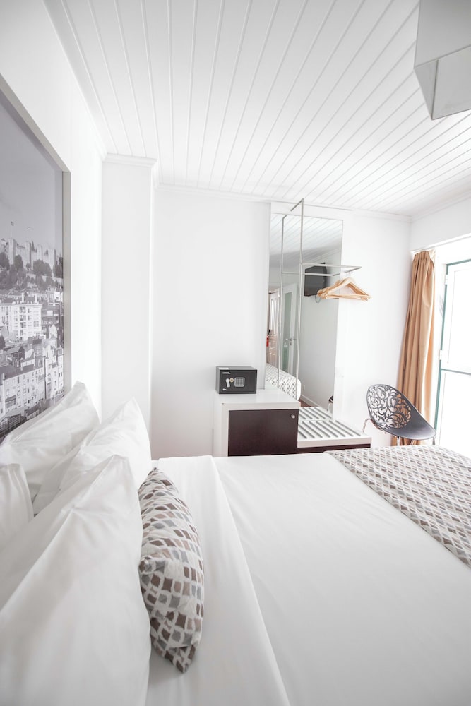 Фото Grande Pensão Alcobia