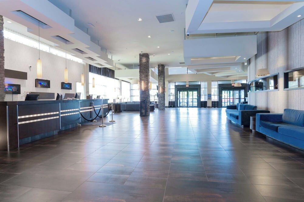 Фото Sandman Signature Vancouver Airport Hotel & Resort