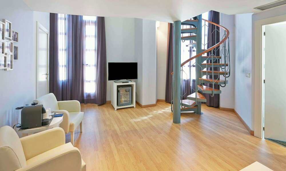 Фото Nh Valencia Las Artes