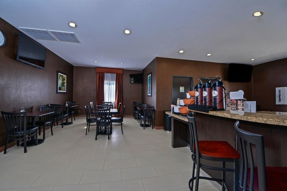 Фото Americas Best Value Inn & Suites Cuero