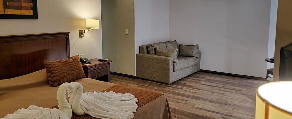 Фото Howard Johnson by Wyndham San Pedro