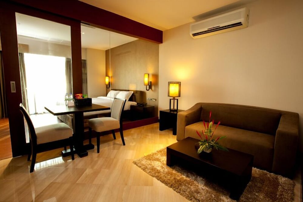 Фото Sukhothai Hotel and Residence