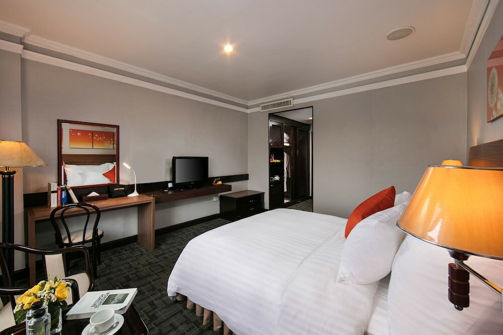 Фото Lake Side Hotel