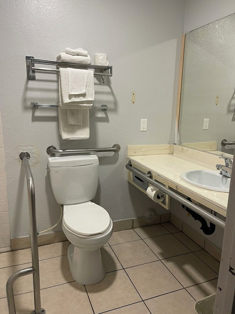 Фото Portside Inn & Suites