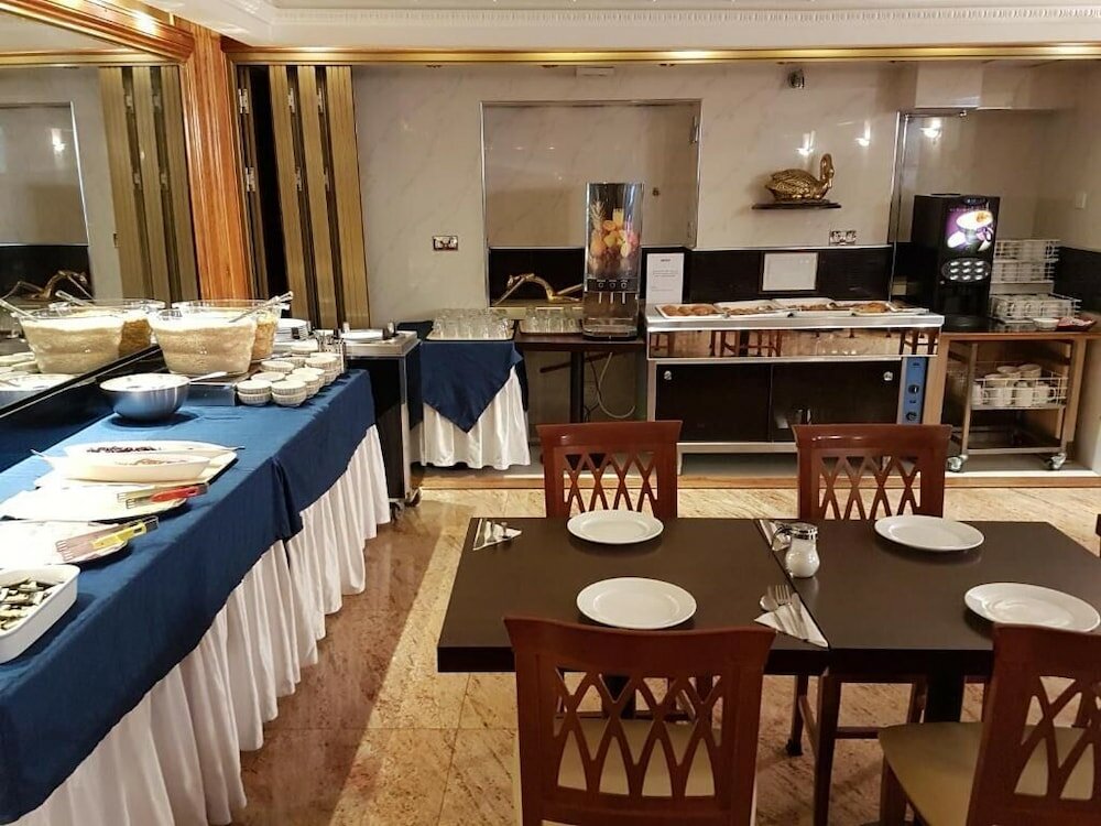 Фото Westpoint Hotel