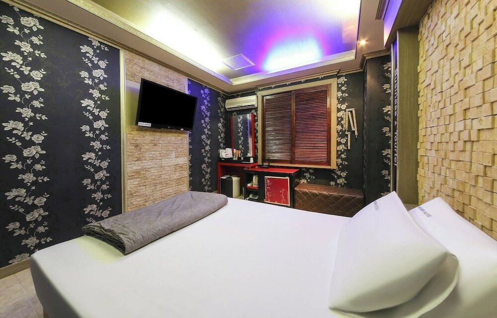 Фото Brown Hotel