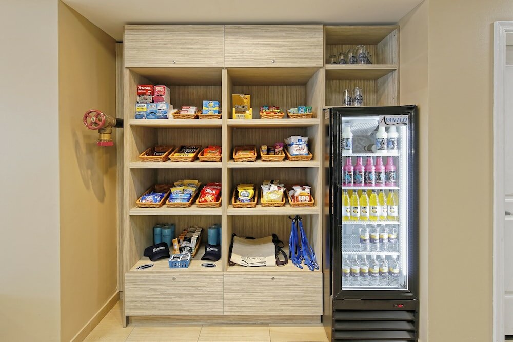 Фото Commander Hotel & Suites