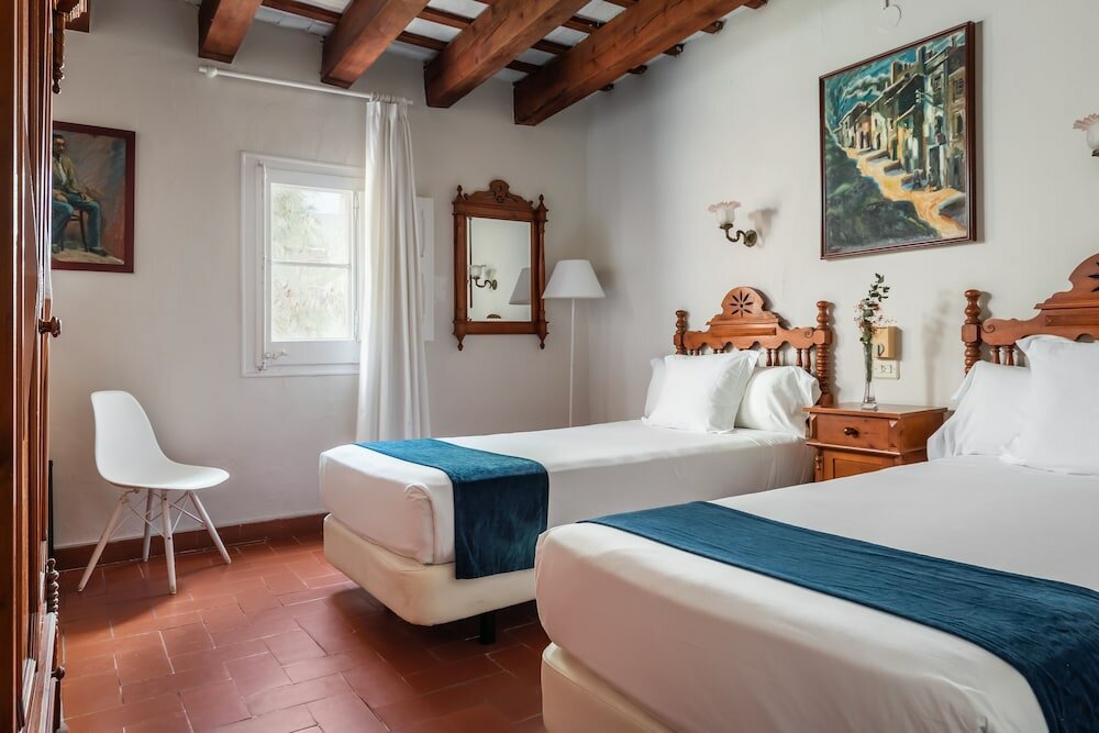 Фото Hotel Medium Renaixença