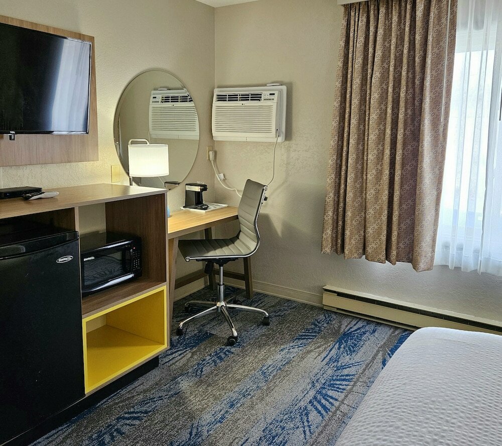 Фото Days Inn and Suites by Wyndham Downtown Missoula-University