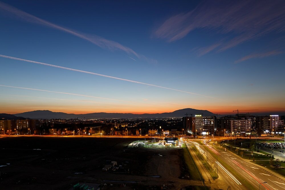 Фото Qosmo Brasov Hotel