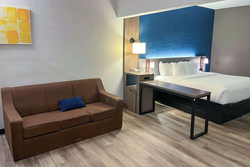 Фото Comfort Suites Clearwater - Dunedin