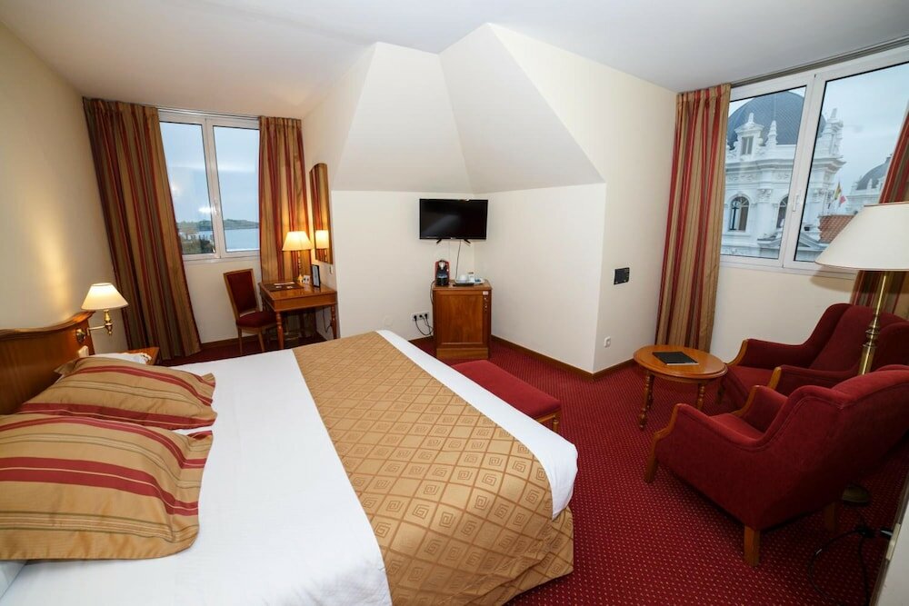 Фото Hotel Hoyuela