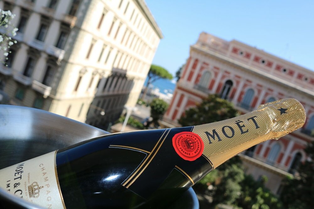 Фото Suite Napoli Riviera