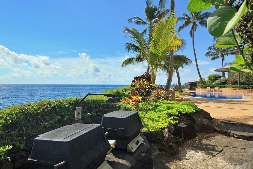 Фото Whalers Cove Oceanfront Resort