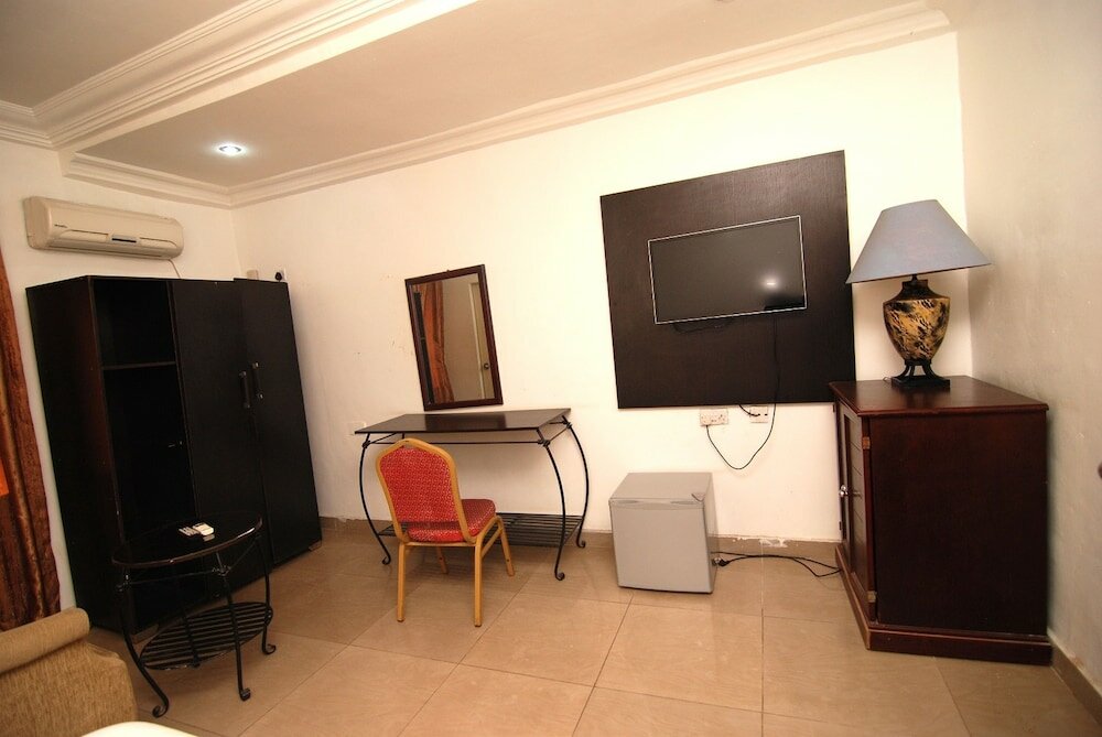 Фото Silverland Hotel and Suites