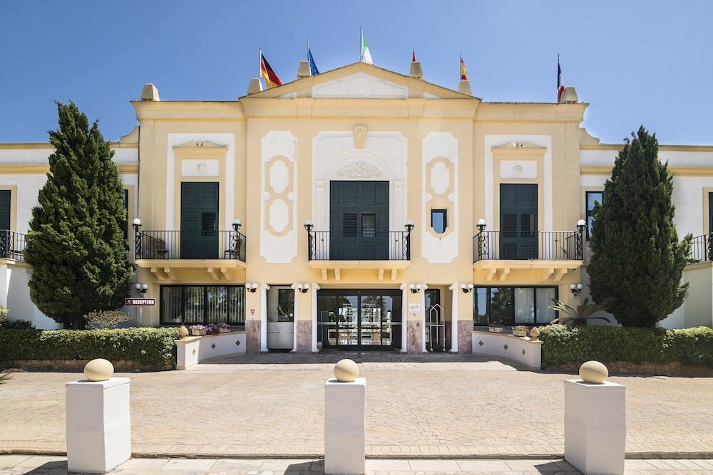 Фото Delfino Beach Hotel