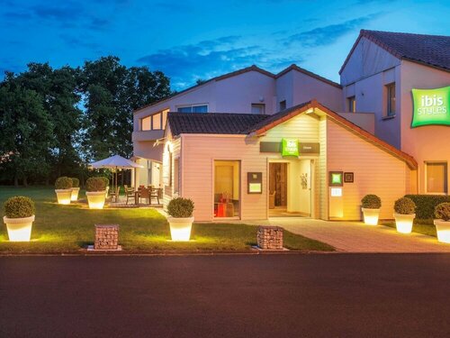 Внешний вид отеля Ibis Styles Cholet в Шоле, фото 1