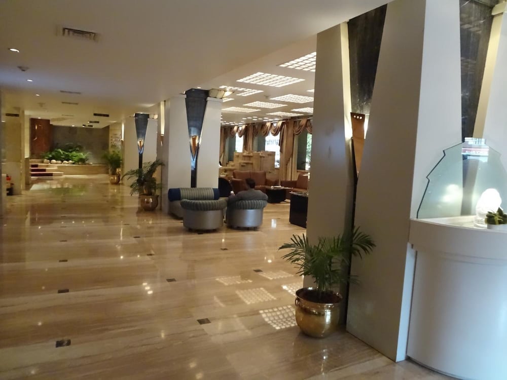 Фото Hotel Kohinoor Continental, Airport