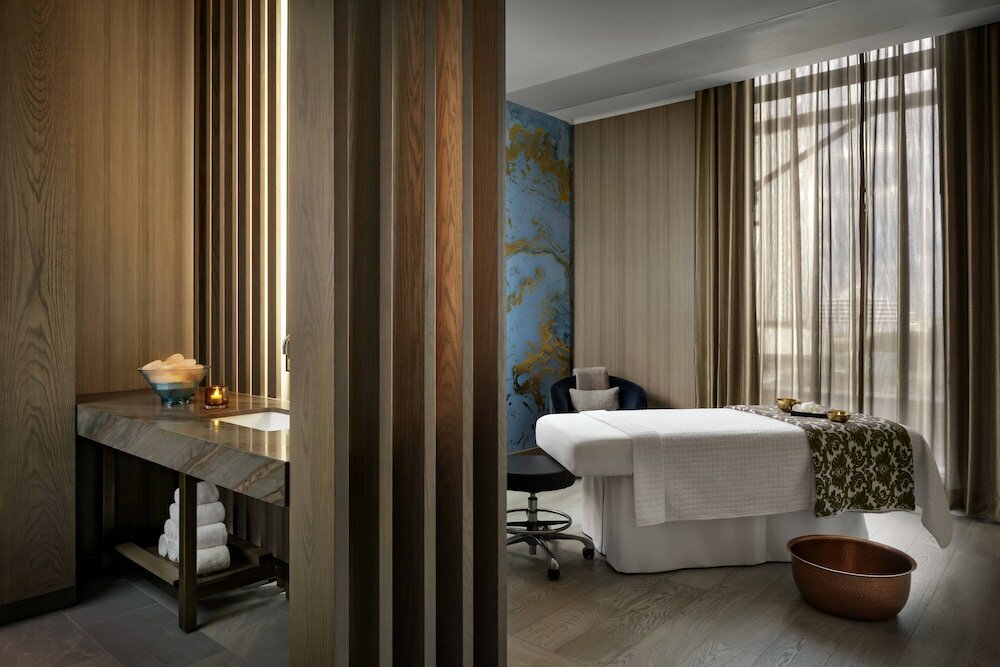 Фото Jw Marriott Edmonton Ice District